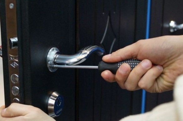 Professional door repair service